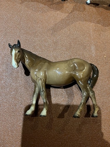 Beswick mare facing left horse - beswick,