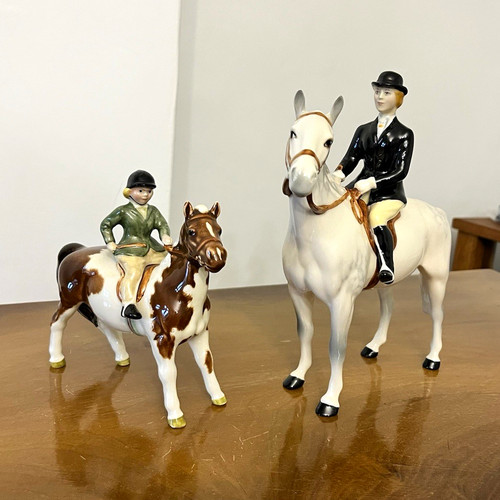 Beswick huntswomen standing - huntswomen,