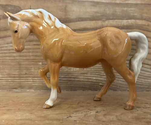 Beswick vintage palomino horse - beswick,