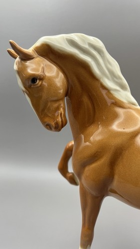 Beswick head tucked - tucked, horse