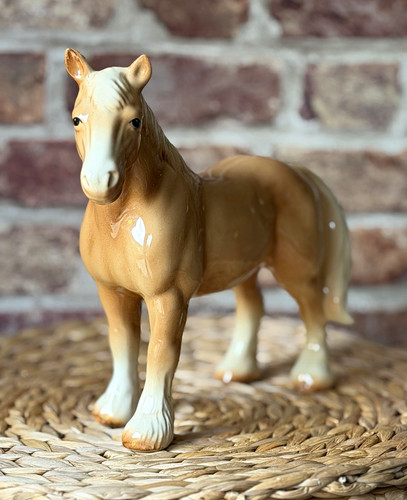 Glossy tan white - glossy,