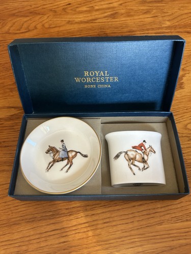 Royal worcester pin - pin, trinket