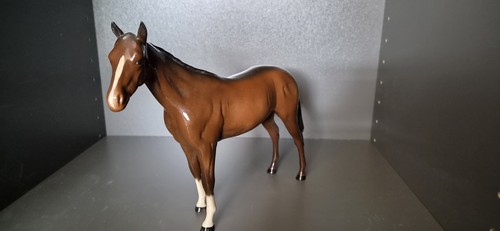 Vintage bay horse figurine - bay,